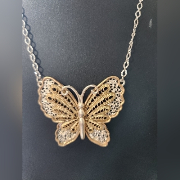 Butterfly necklace set - Picture 3 of 4
